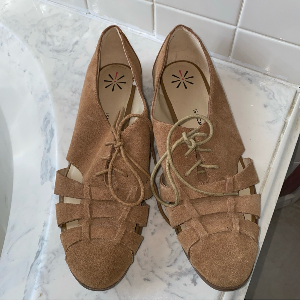 Issac Mizrahi Tan Suede Women's Shoes